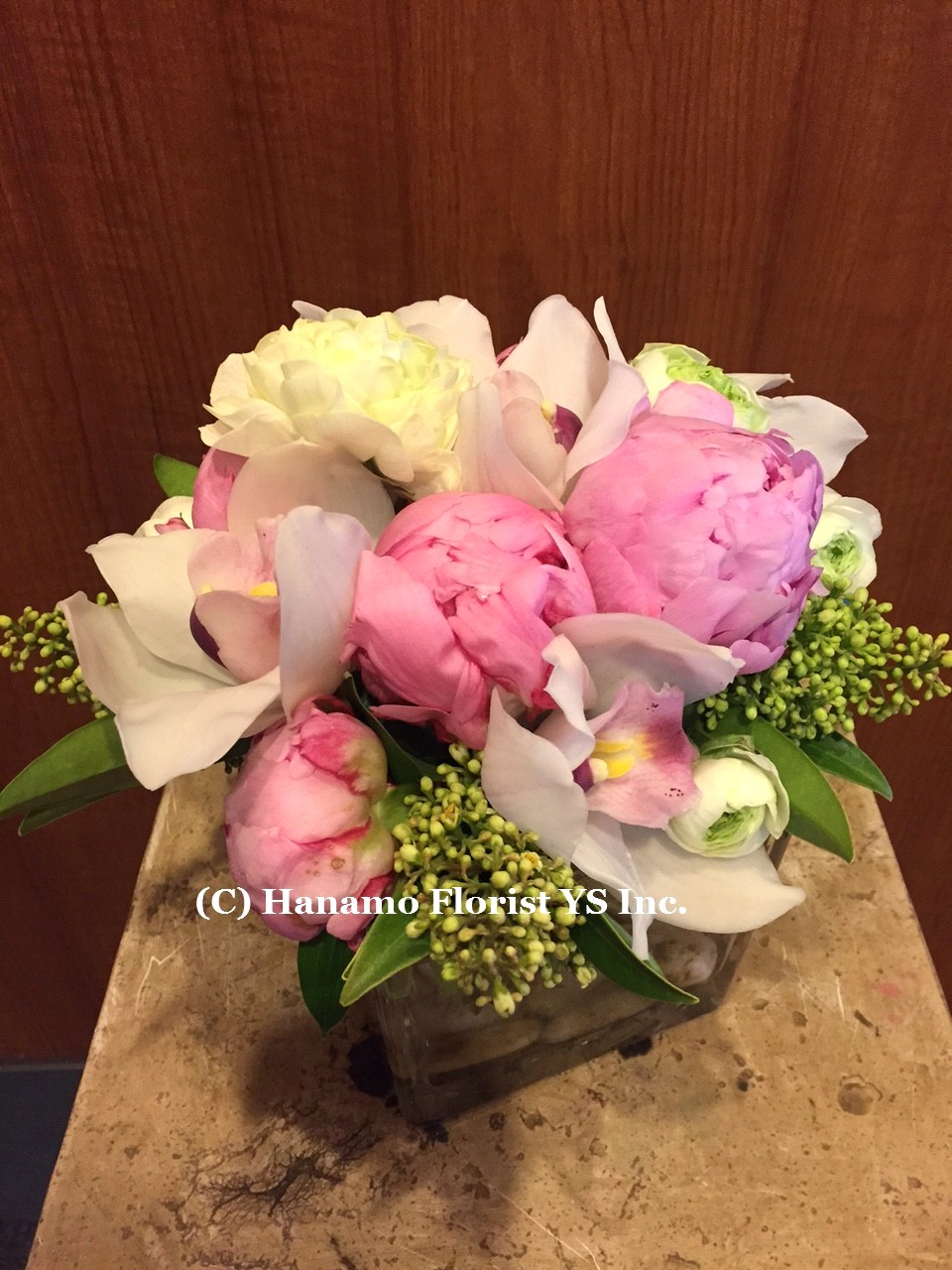 CUBE405 Peonies with seasonal flowers in a 5" glass Cube