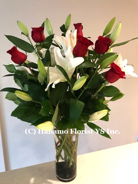 VALE123 6 Premium Red Roses & 6 Large Oriental Lilies in Vase - Click Image to Close