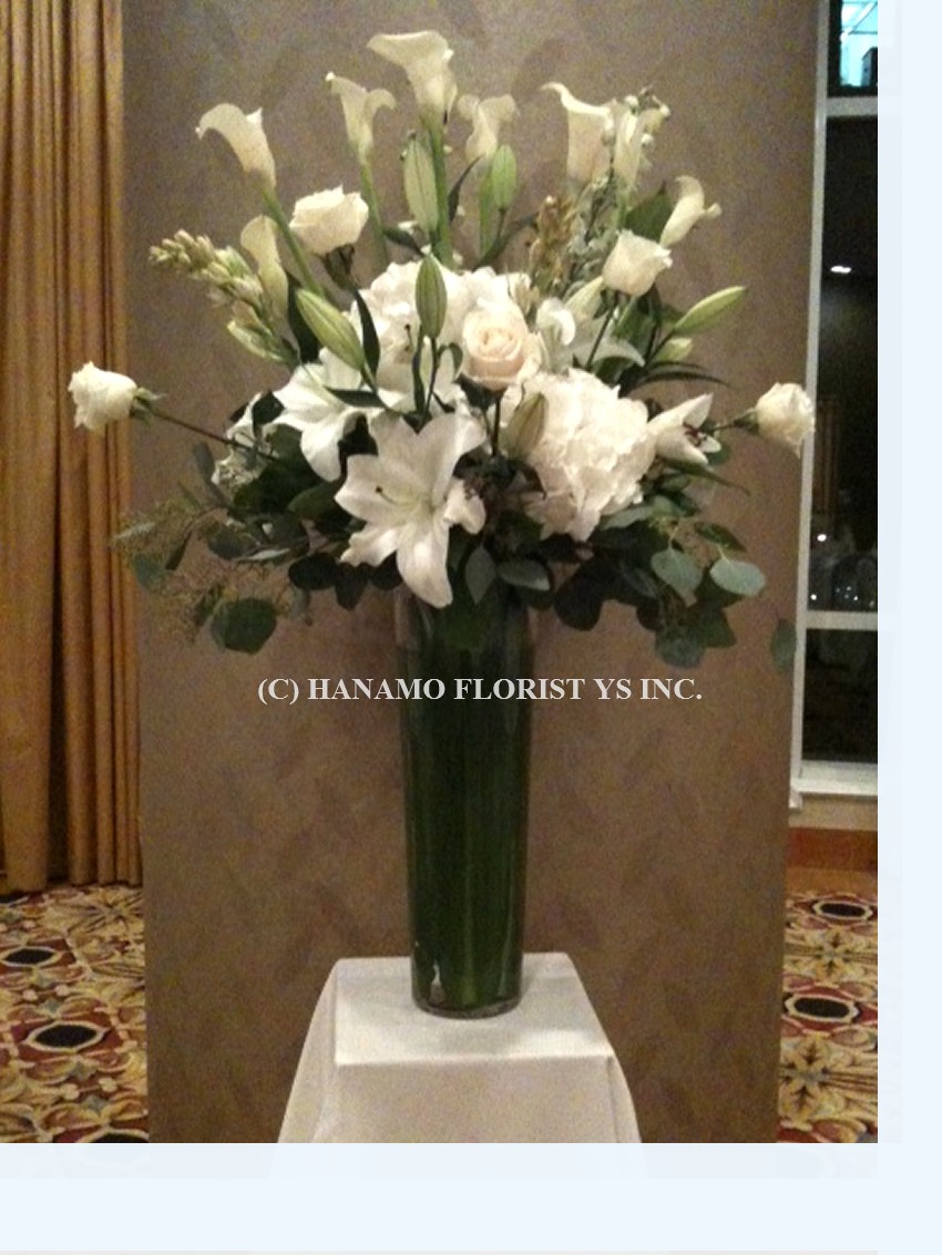 VASE175 Seasonal White Flowers in a Vase LL