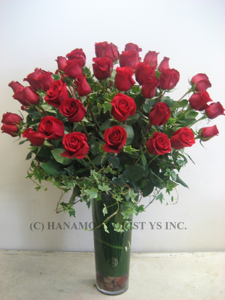 ROSE112 Big 4 dozen (48) Long Ecuadorian Red Roses in Vase - Click Image to Close