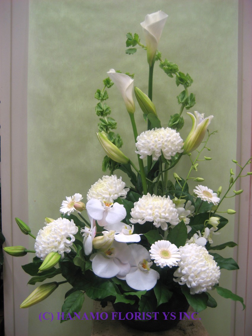 JAPA025 Sympathy Japanese with Mostly White Flowers ML - Click Image to Close