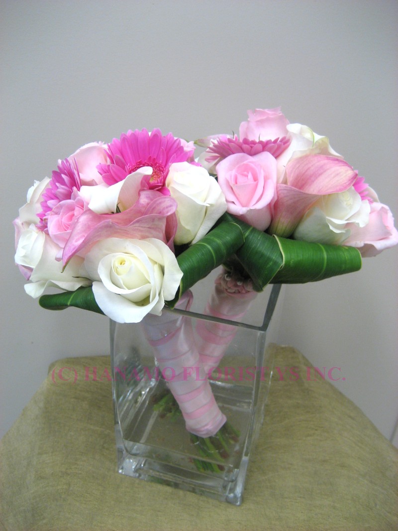 WEDB066 Bridesmaid Bouquet (image only)