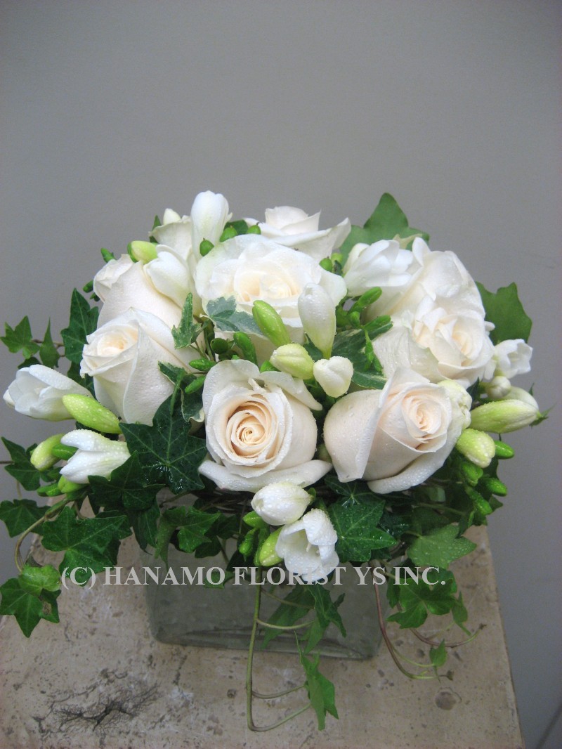 CUBE056 Beautiful Roses in 5" Cube with seasonal filling