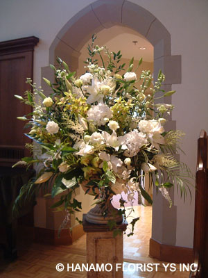 WEDO001 Large Alter Arrangement in All White - Click Image to Close