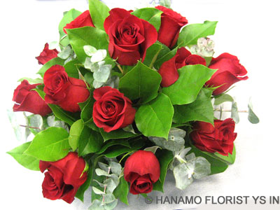 TABL006 1 dz LEcuadorian Red Rose Low Table Centre Arrangement