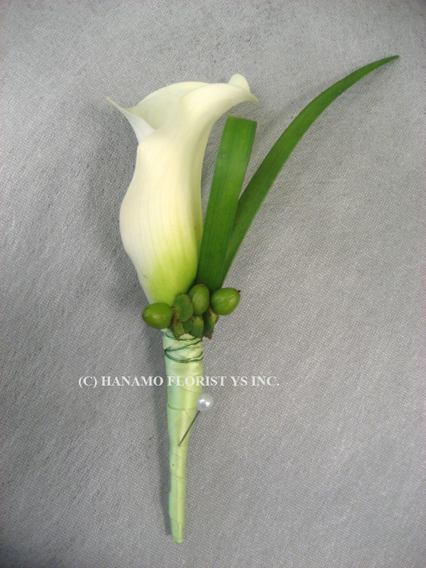 BT7091 White Mini Calla Boutonniere