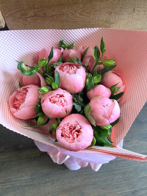 HAND604 12 Peonies hand-tied bouquet in a fancy wrapping