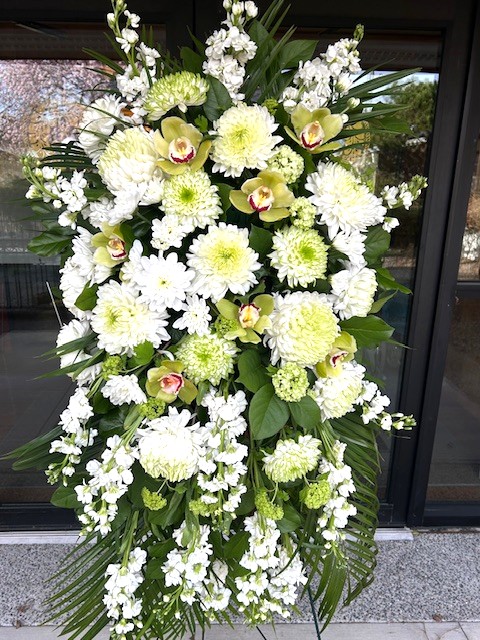 SYMP505 Memorial Spray Medium-Large on Easel