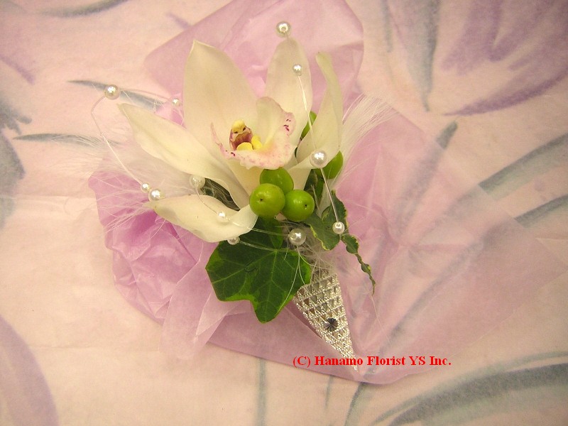 CORS004 Cymbidium Boutonniere on Jewel Holder (Magnet)