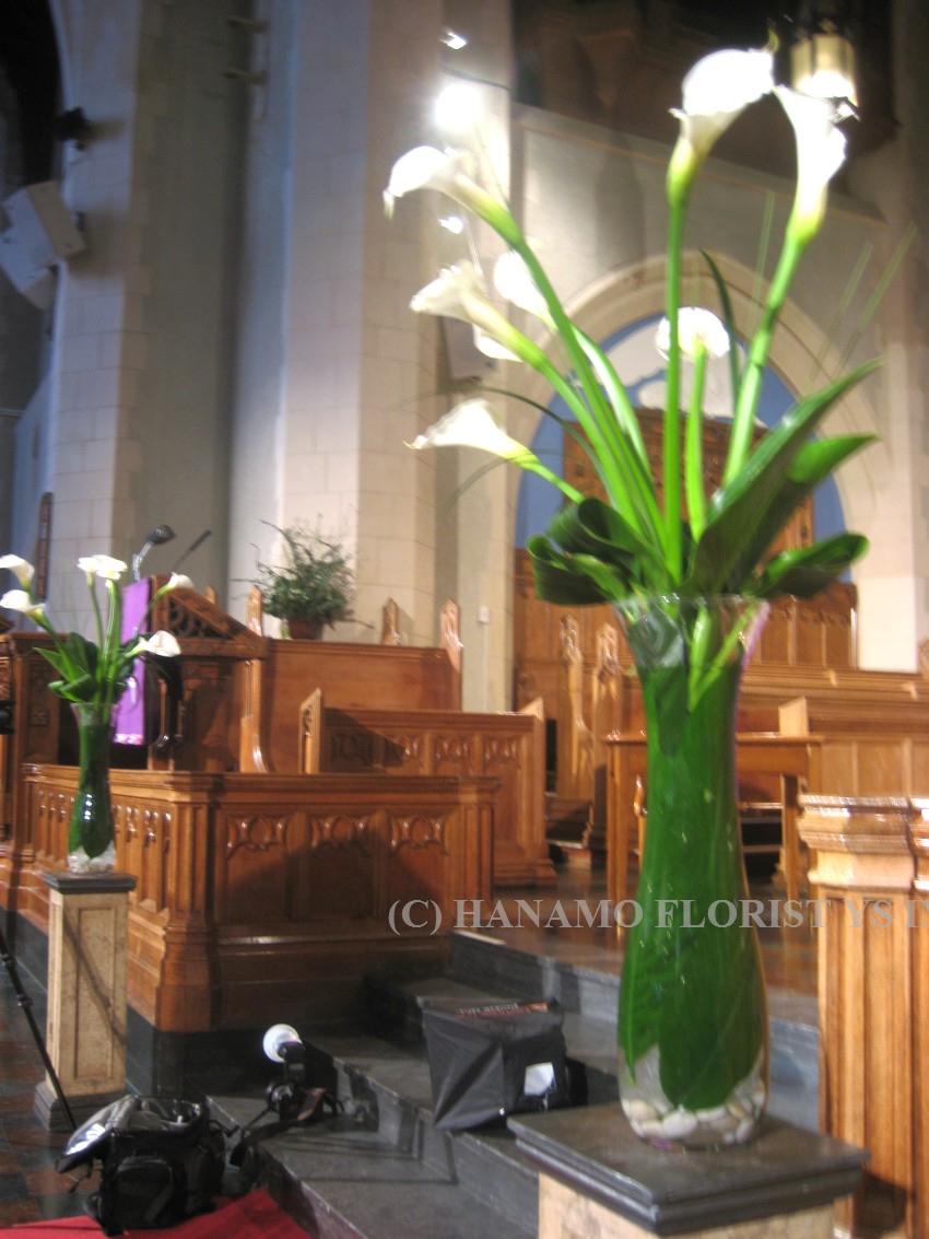 WEDP007 Image : Alter Flowers White Calla Tall Vase
